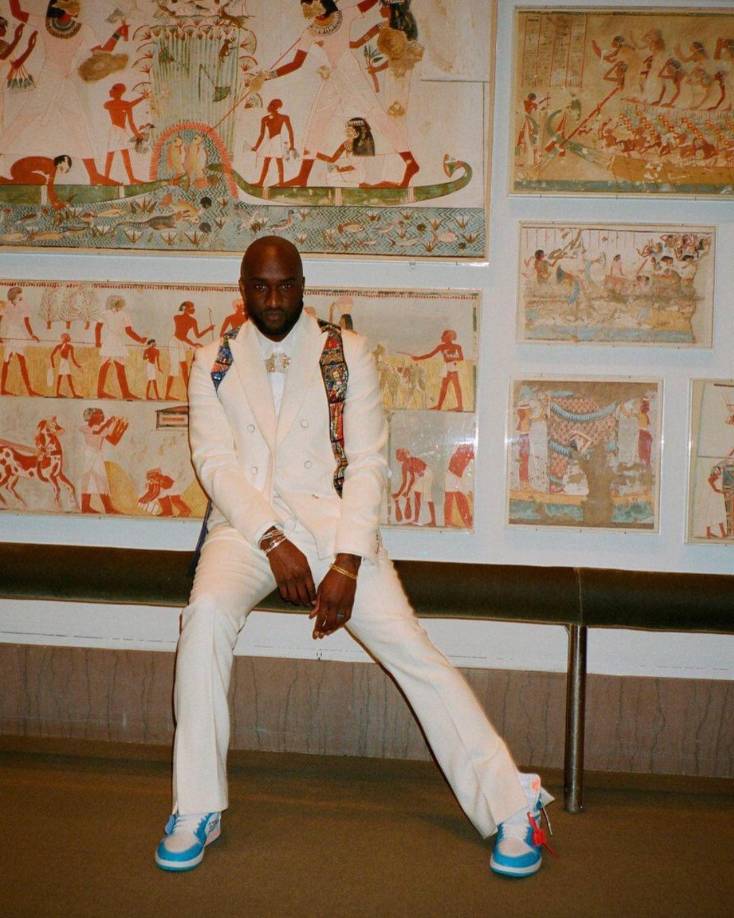 “No puedo creer que esté escribiendo esto. Si tuviste el privilegio de conocer a Virgil, fuiste uno de los afortunados. Era la persona más amable, positiva, humilde, alegre y llena de luz que he conocido. Tenía la manera más maravillosa de hacerte sentir tan especial. Su sonrisa genuina calentaría tu corazón. Luchar contra su enfermedad en privado explica perfectamente el tipo de hombre que era, nunca quiso que nadie se preocupara por él.Hemos perdido a un querido amigo. No hay palabras que hagan justicia a mis sentimientos en este mismo momento, pero lo que puedo decir es que estoy absolutamente desconsolada, por su familia, sus hijos, su esposa y cualquier persona que lo quisiera profundamente, “ Kendall jenner