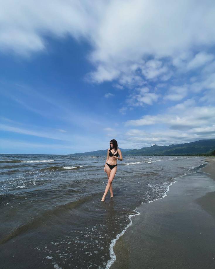 Su juventud en combinación con su altura y encanto son factores importantes a la hora de la competencia, donde la experiencia no siempre es suficiente, en referencia a sus rivales en el certamen. 