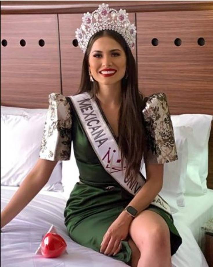 'Esta va para todas las veces que llegué a dudar de mi, para todas las veces que sentí que no era suficiente y que tuve miedo de alzar mi voz. También va para aquellas veces que dejé que los comentarios destructivos de otros me afectaran.<br/>Soy una mujer fuerte, decidida, que comete errores porque soy humana pero aprendo de ellos en el camino y me fortalezco. Esa es la Andrea que está hoy aquí parada, dispuesta a seguir creciendo e inspirando a otras personas a que, al igual que yo, han sido víctimas de sus inseguridades y de los ataques externos.<br/>Nadie más que tú sabe tu valor. Eres tú prioridad, ámate y date el lugar que te mereces. Inspira por tu autenticidad', dijo la bella joven en un emotivo mensaje en su cuenta de Instagram.