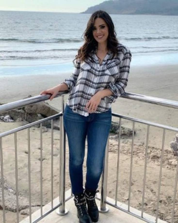 Para mantenerse siempre guapa González, revela que: 'Trato de dormir 8 horas diarias. El cuerpo tiene que descansar. Tomo agua, bastante agua, como lo más sano posible. Hago ejercicio casi dos horas diarias, hago peso, 40 minutos de ejercicio aeróbico. No como azúcar en la noche, no como pan, no como harinas', dijo la también modelo.<br/><br/>