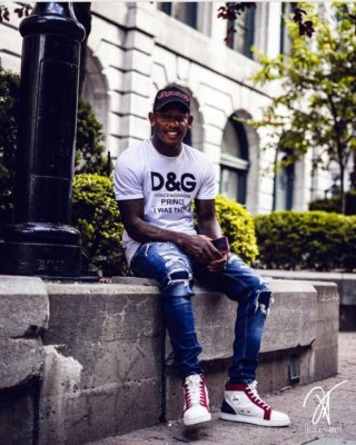 Quioto ha subido unas fotografías a su cuenta de Instagram en las que aparece modelando en una calle de Montreal es la ciudad más grande de la provincia de Quebec en Canadá.