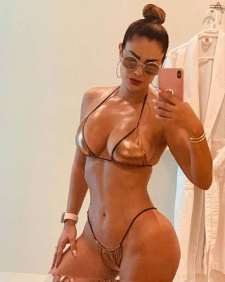 Ninel Conde – El bombón asesino no pasa un día sin hacer un mínimo de una hora de ejercicio para mantener la línea y los resultados saltan a la vista.