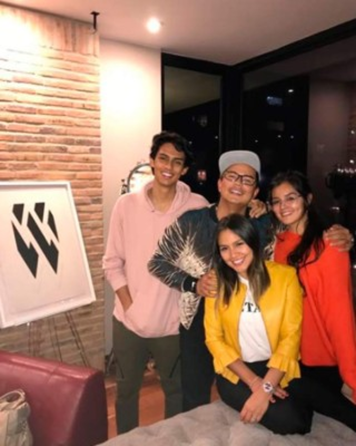 Al final del día la vida le sonrió a Charlie Zaa. El cantante sigue muy activo en el mundo de la música y disfruta de cada momento junto a su esposa e hijos.