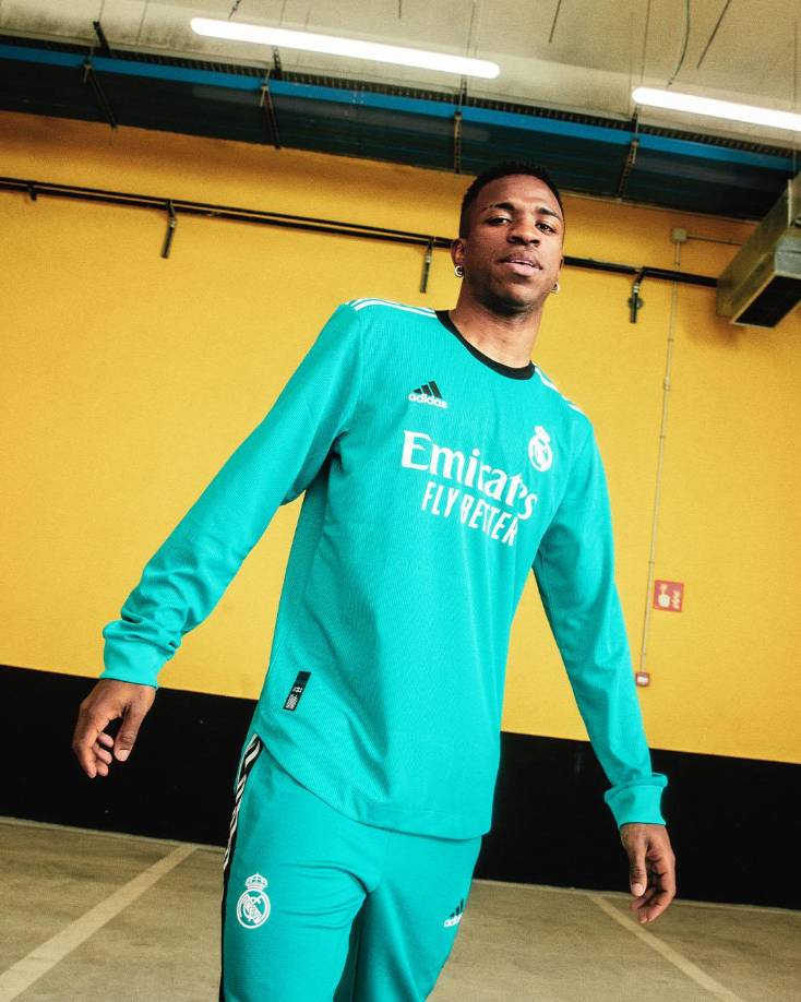 Real Madrid presentó su tercera camiseta para la temporada 2021-22 y las redes sociales se llenan de memes