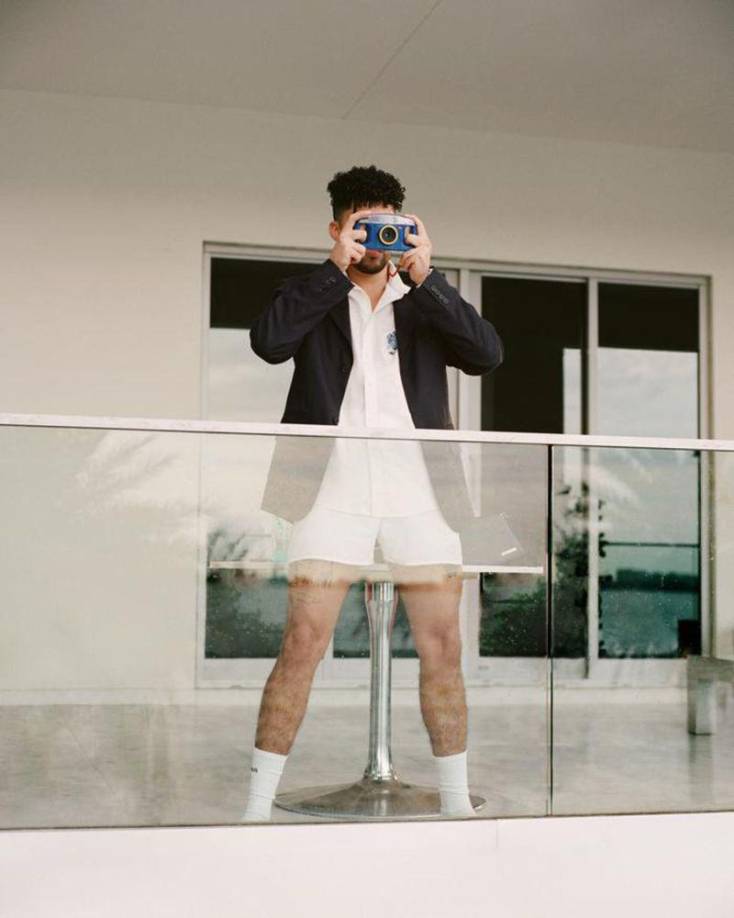 FOTOS: Bad Bunny posa en tacones y semidesnudo en una moto de agua