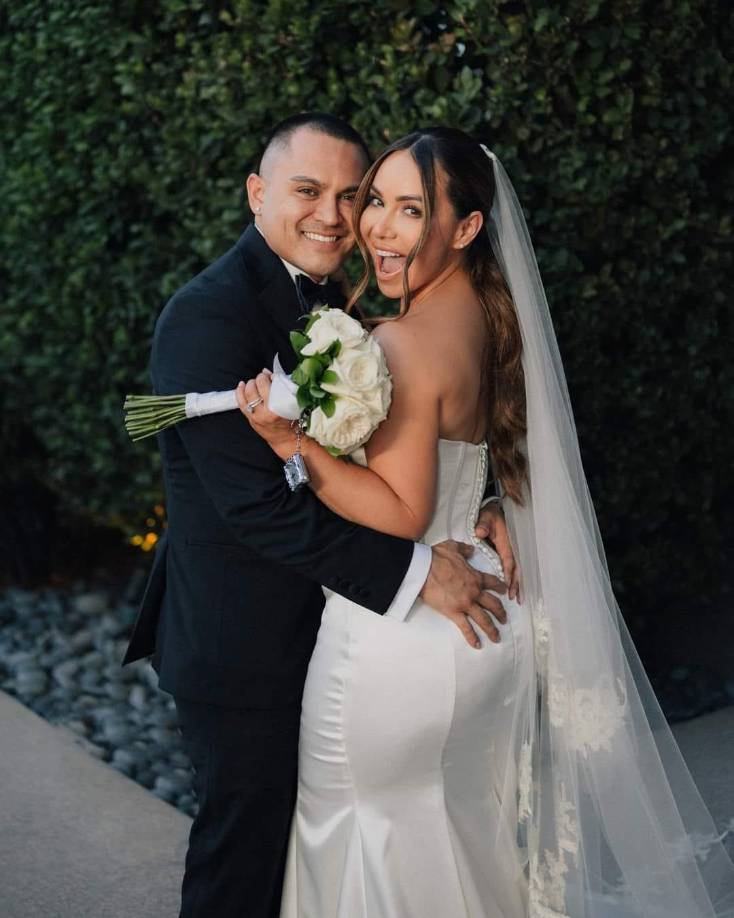 Con la frase: “Hasta el infinito y más allá”, Chiquis compartió siete fotografías con su pareja en Instagram, que han superado los 757 mil ‘me gusta’ en esa plataforma.