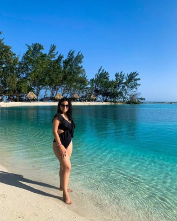 En sus fotos se puede apreciar la espectacular figura de la presentadora.