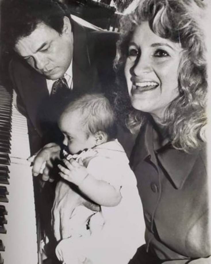 Las publicaciones de Sarita acapararon la atención de los internautas, quienes destacaron la mala relación que existe entre los hijos del artista mexicano.