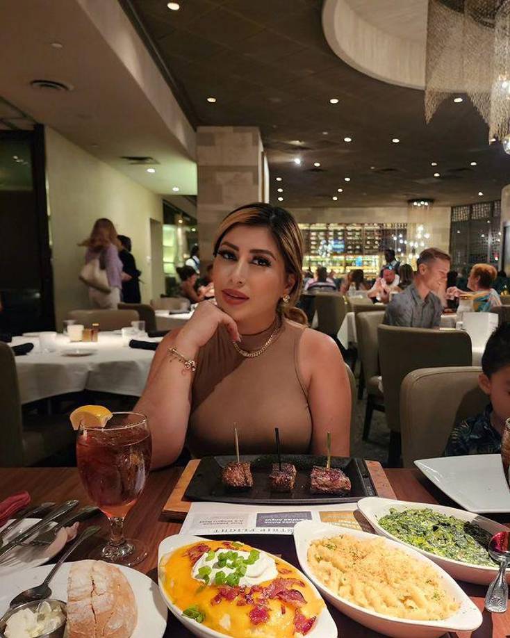 Maestra hondureña sorprende al incursionar en OnlyFans