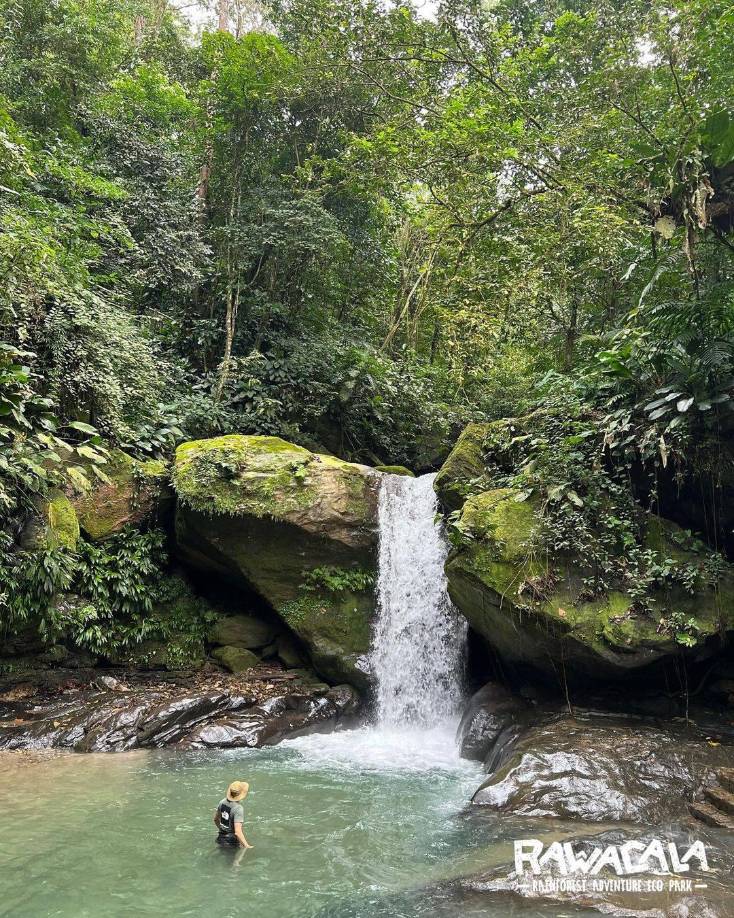 El camino permite el ingreso de cualquier tipo de vehículo, se recomienda una velocidad moderada para vehículos bajos ya que el camino es de piedra y/o tierra y su longitud es de un kilómetro desde la carretera hacia la frontera.
