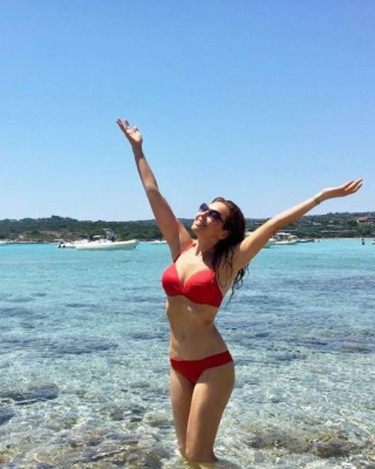 Después, publicó un video en Twitter en el que dijo que era un gran día, por lo cual estaba de fiesta por este logro profesional que anunció en sus vacaciones.<br/><br/>'Vamos a celebrar los 100 millones de vistas con un salto extremo, para todos ustedes. ¡Yesss! Y por los 100 millones que vienen', dijo al saltar desde el barco donde pasa sus días de verano en el mar de Italia.