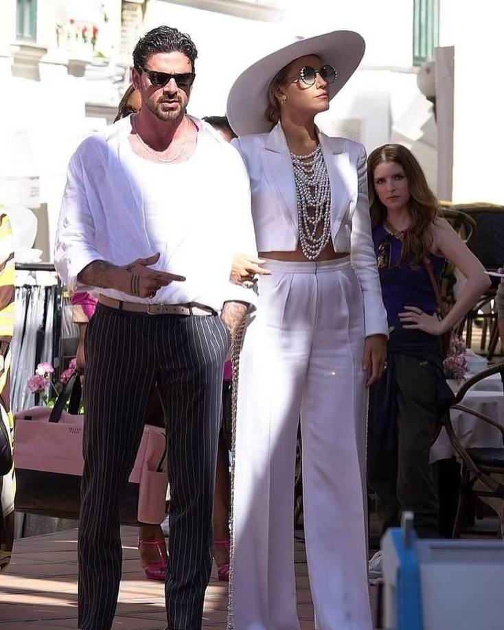 Michele Morrone, quien apareció junto a Blake Lively en la próxima “A Simple Favor 2”, compartió un video de su opinión sobre este polémico asunto.