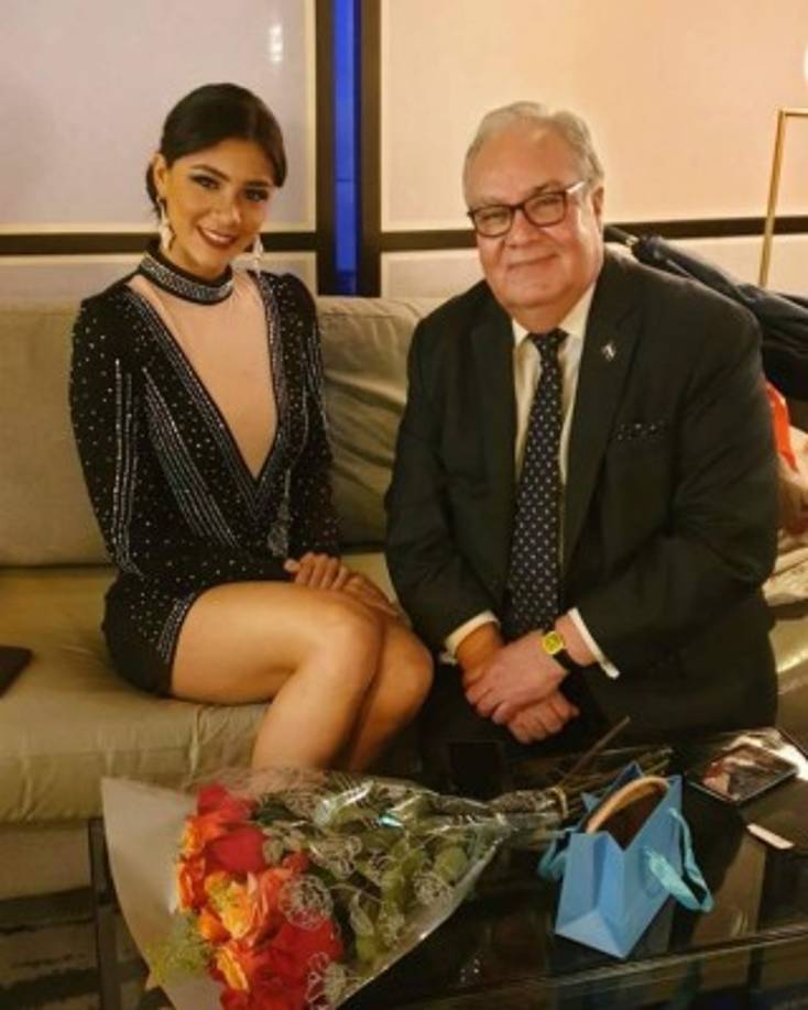 La Miss Honduras Mundo compartió momentos con el embajador de Honduras ante Reino Unido, Iván Romero.