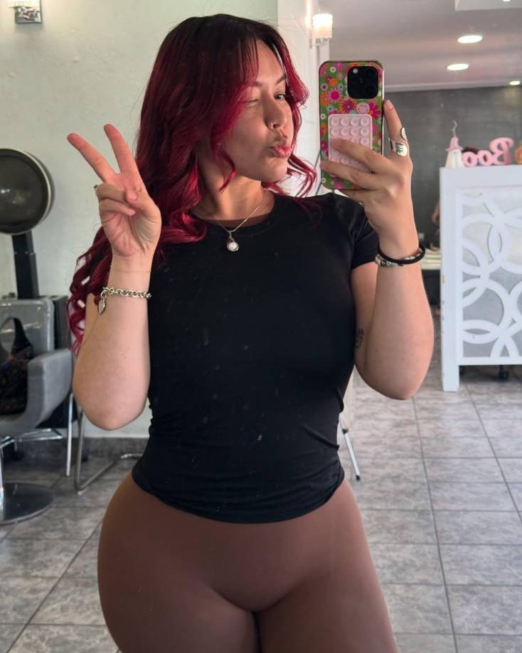 <b>“Por vez mil en el cine”</b>, compartió Jesaaelys junto con el emoticono de la carita que ríe hasta las lágrimas. La joven no se pronunció de manera explícita ni inmediata sobre el conflicto legal que ahora tiene enfrentados a sus padres.