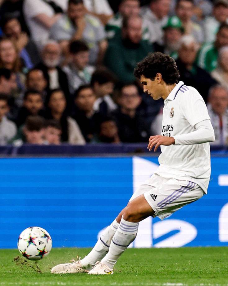 Jesús Vallejo: El defensor central es uno de los jugadores que se estaría marchando del Real Madrid de cara a la próxima campaña. El zaguero no cuenta con los minutos deseados.