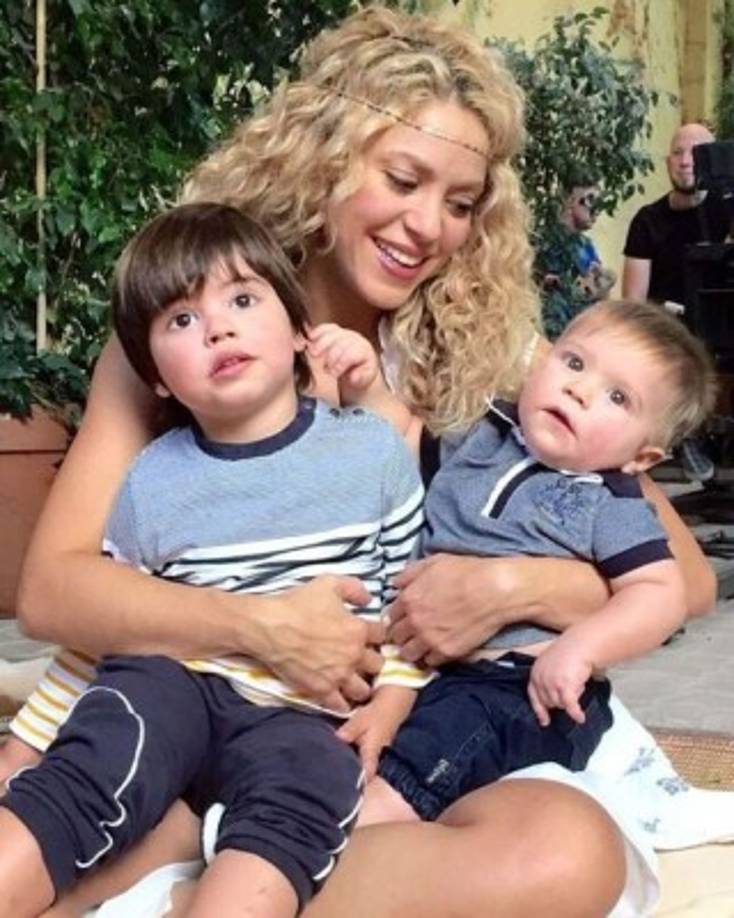Shakira con Sasha y Milan.