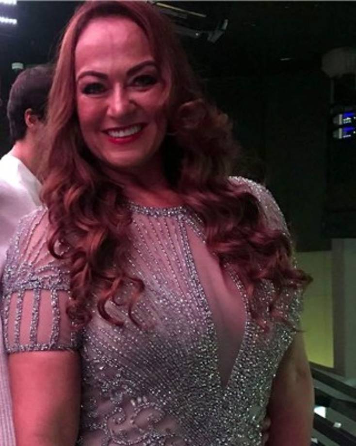 La publicación del anunción del nuevo novio de la madre de Neymar ha alcanzado casi 50 mil comentarios y casi el medio millón de 'me gusta'.