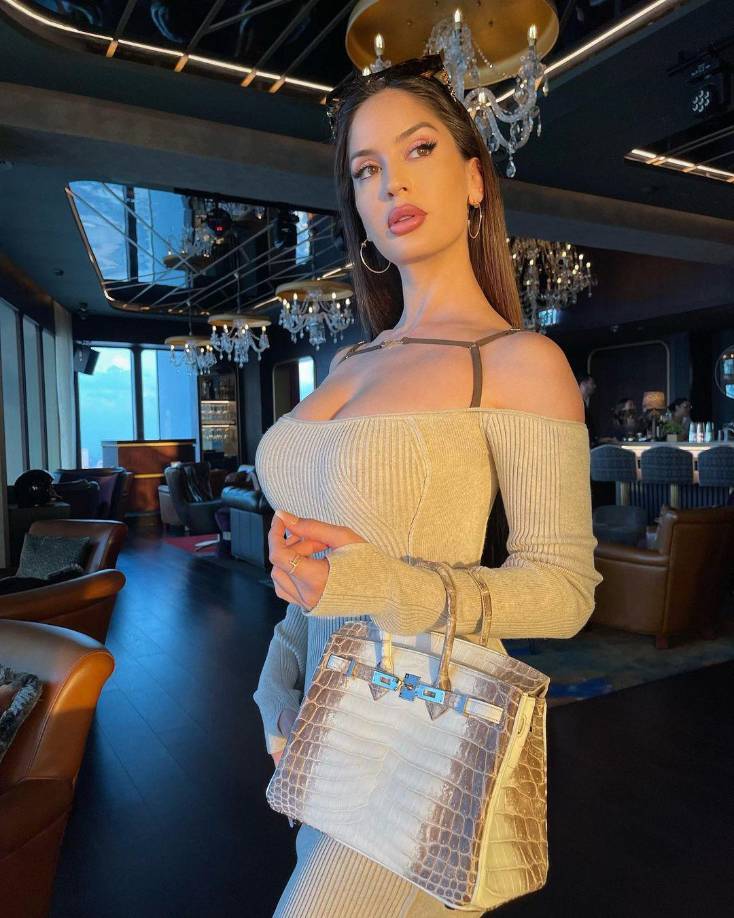 Natalia Barulich inició su carrera profesional como bailarina participando en obras y bailes en Estados Unidos y Croacia, hasta que a sus 19 años abandonó su carrera profesional por dedicarse al modelaje.