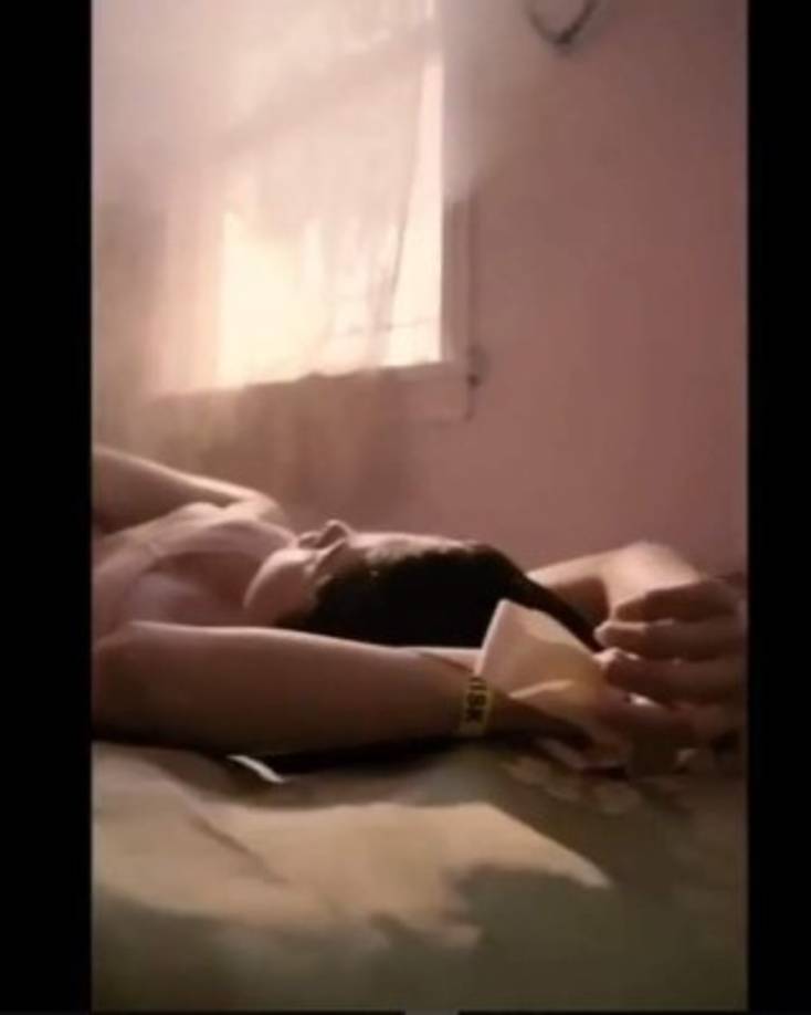 Antes de sorprender al mundo con su atrevido atuendo, Selena estrenó su tema más reciente, 'Bad Liar', y presentó un mes después el video oficial.<br/><br/>Después de compartirles un vistazo del video en su Instagram, los fanáticos apreciaron una vez más la sensualidad y talento de la joven.<br/>