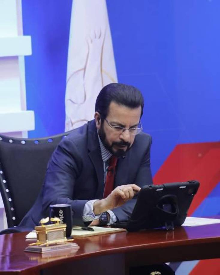 Ponce recordó cómo una noche, un grupo de ladrones irrumpió en su hogar, amenazando con armas a su familia y llevándose todas sus pertenencias.