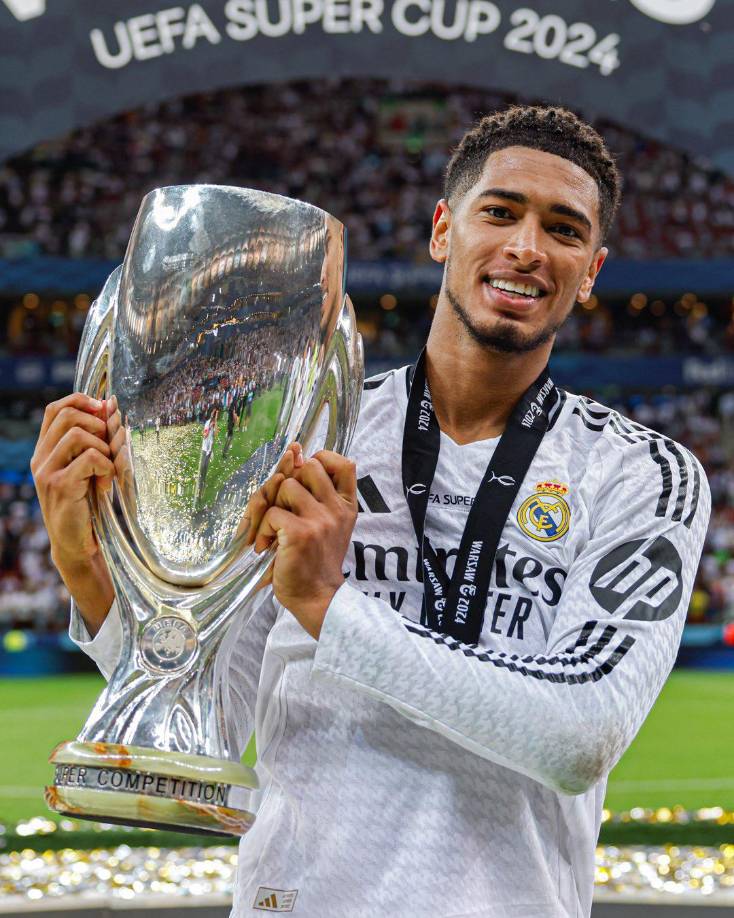 Volantes: Jude Bellingham ahora juega un poco más retrasado. 