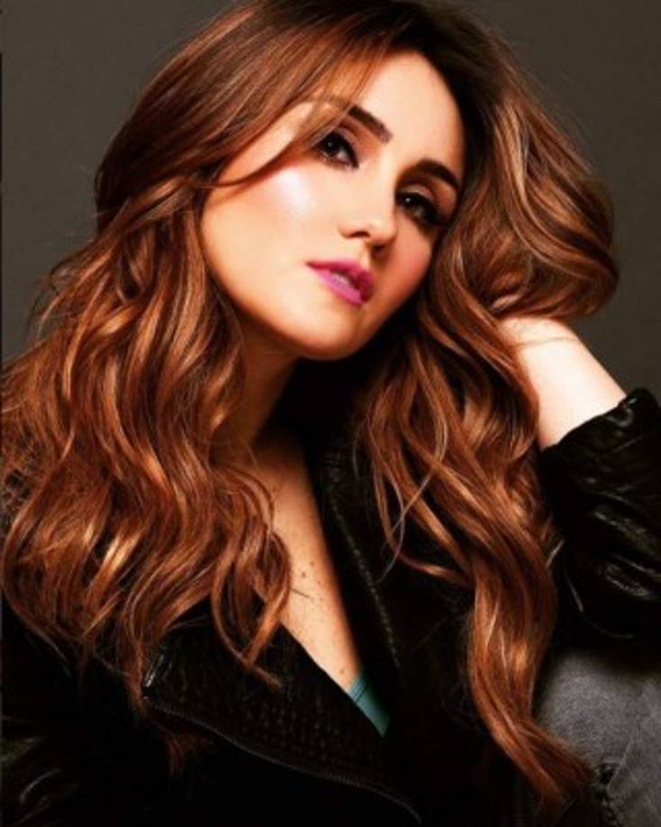 'Estos eventos pasan a recordarnos lo vulnerables que somos, para que nos dejemos de banalidades y valoremos las cosas esenciales, oremos por el mundo'.<br/><br/>'Todo lo material, la fama, el dinero, todo el supuesto poder, la soberbia y el orgullo; todo se puede derrumbar, menos lo q viene de Dios'.<br/><br/>'Cuidemos nuestra tierra, aquí vivimos todos,no tenemos otra': la cantante y actriz Dulce María.