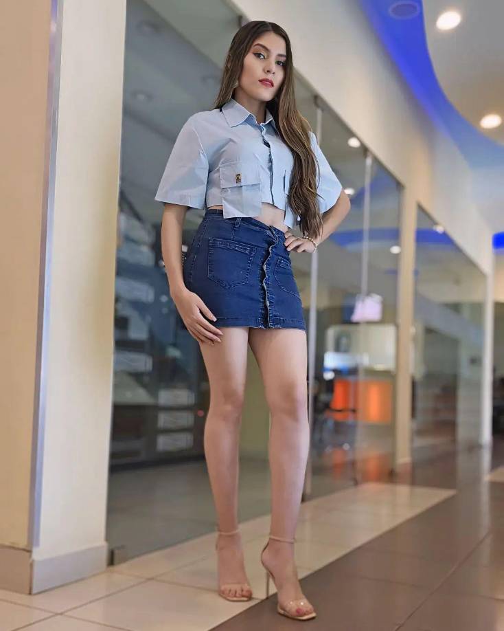 Olga pretende enaltecer el puesto de Miss Santa Bárbara que le heredó Cecilia Archaga, la representante del 2023. Para ello, cuenta con el apoyo de sus seres queridos, así como la intensificación de sus esfuerzos, disciplina y determinación para dar lo mejor en la competencia. 