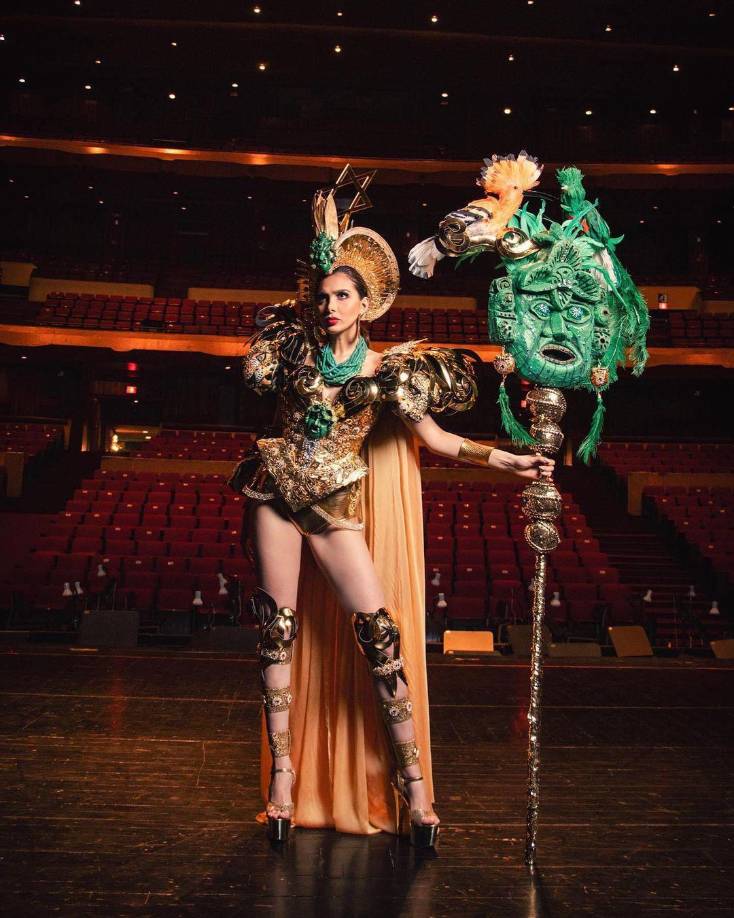 Guevara es una experimentada concursante de concursos de belleza, tiene 24 años y es abogada. 