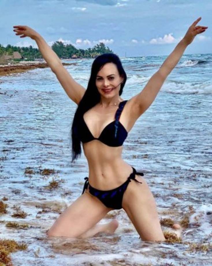 'Vivimos en una sociedad donde a la gente le da miedo decir la edad que tiene, por miedo al rechazo o por no conseguir trabajo', puntualizó la actriz y cantante en entrevista con Reforma.<br/>