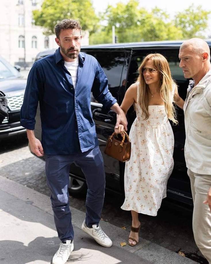 El actor y la cantante han sido captados dando varios paseos por la ciudad. 