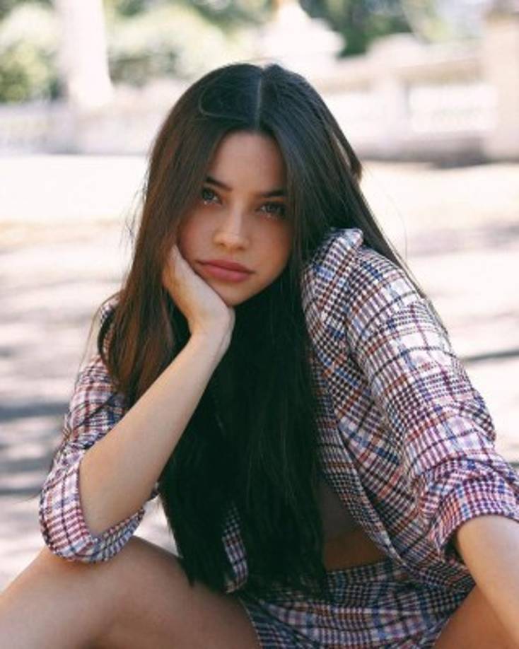 Emilia estaría siendo la nueva novia de Neymar.