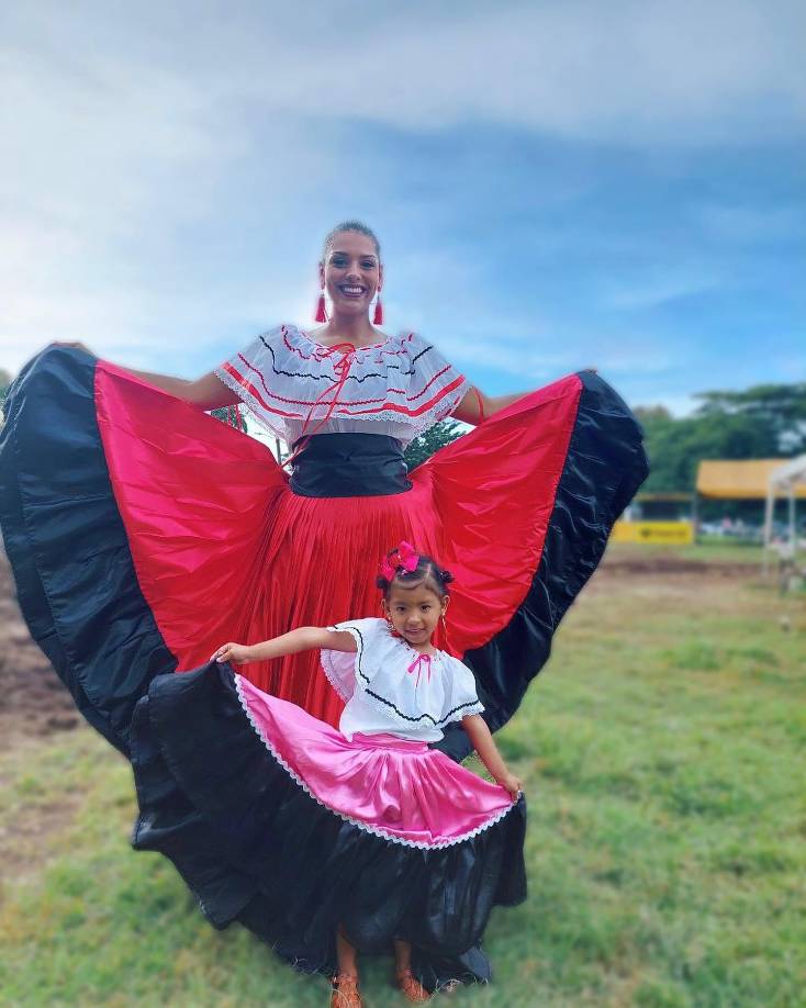 “Todas las mujeres tenemos nuestra belleza de maneras diferentes. Que sepa demostrar esa belleza no sólo externa sino también internamente, que tenga un mensaje positivo para toda la sociedad”, agrega.