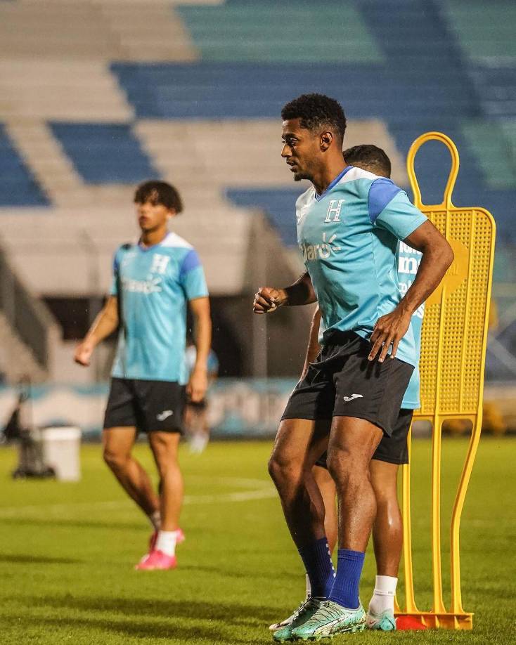 Gol Digital, medio español, reporta que Choco Lozano prefiere continuar en primera división de España antes de irse a segunda. El delantero es buscado por el Espanyol, ya que en Getafe no cuenta.