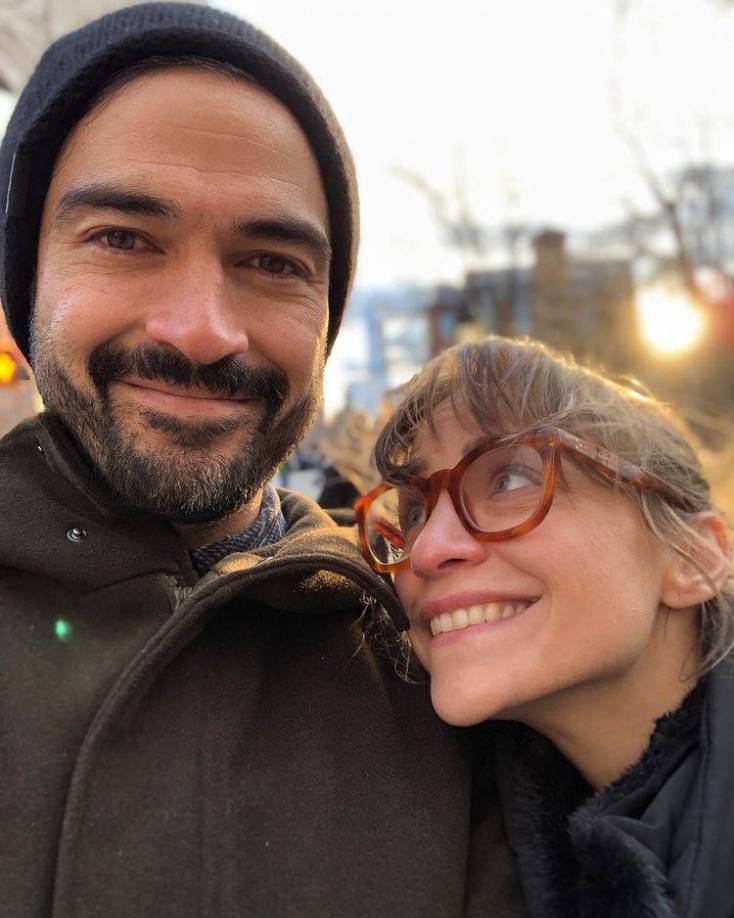 Tras cinco años de matrimonio con su esposa Diana Vázquez, Alfonso Herrera anunció su divorcio de quien se convirtió en la madre de sus dos hijos.