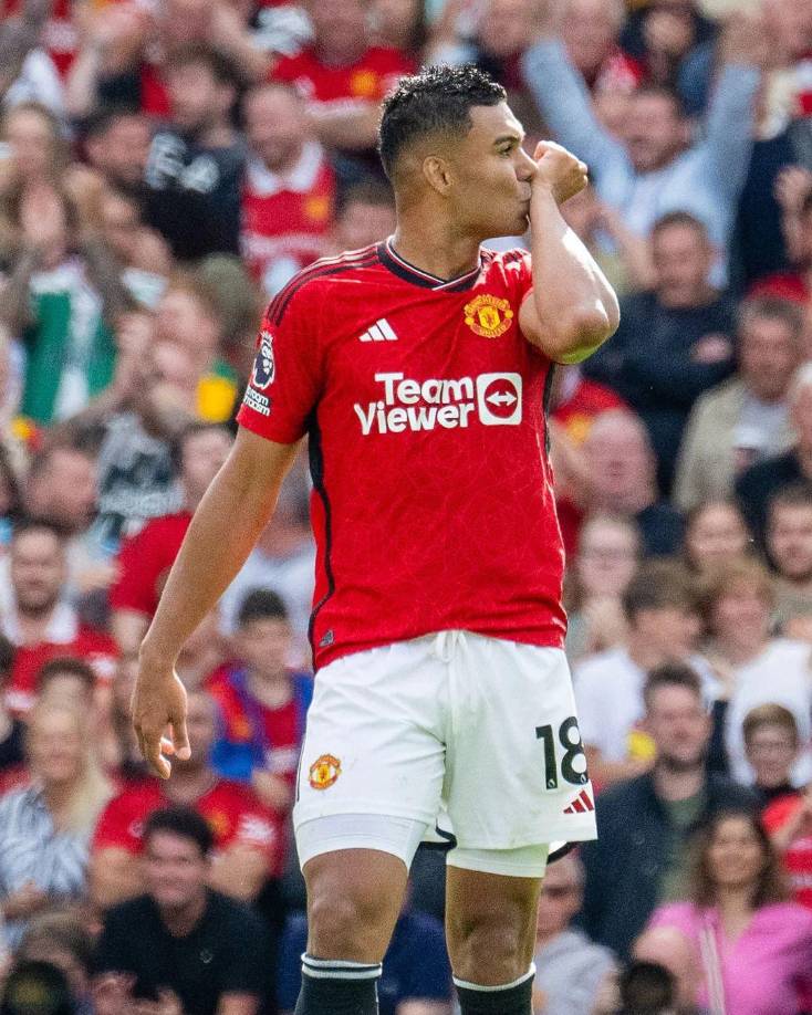 Marca confirma que el club Al Nassr desea contratar al actual jugador del Manchester United, Casemiro, durante el mercado de transferencias de verano, el equipo árabe desea volver a juntar al brasileño con Cristiano Ronaldo.