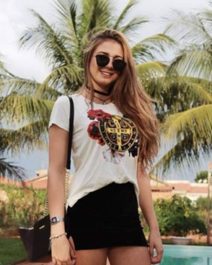 Lígia nació en Sao Paulo, Brasil, el 25 de febrero de 1999.