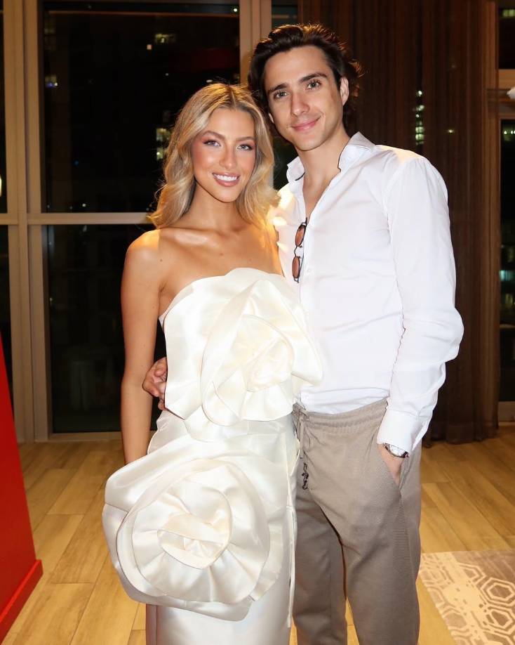 En este día tan emotivo e inolvidable para Rebeca, no podía pasar sin la compañía de su novio, el chileno Benjamín Fischmann, con quien siempre se muestra muy feliz y enamorada. 