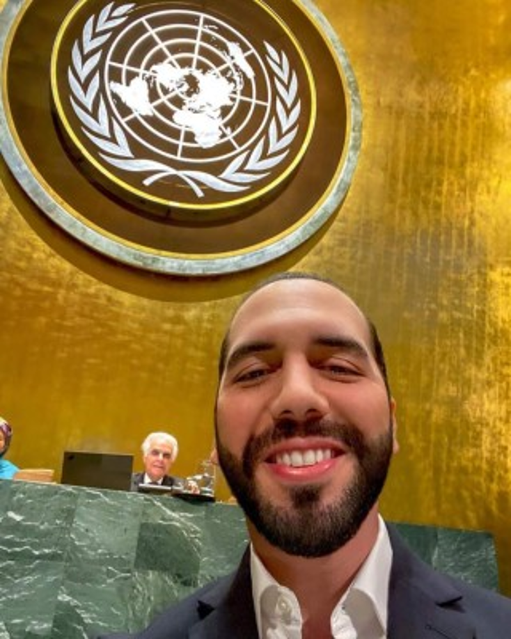 Y es que no debemos olvidar que el presidente salvadoreño de 38 años de edad, impone moda y está en tendencia de los acontecimientos digitales.