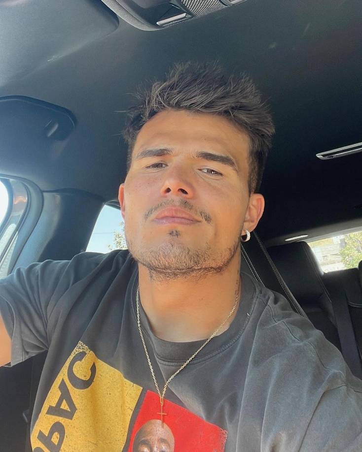 Guzmán Jr. nació en una familia con una fuerte herencia futbolística. Desde joven, estuvo involucrado en el deporte, influenciado por la carrera de su padre. 