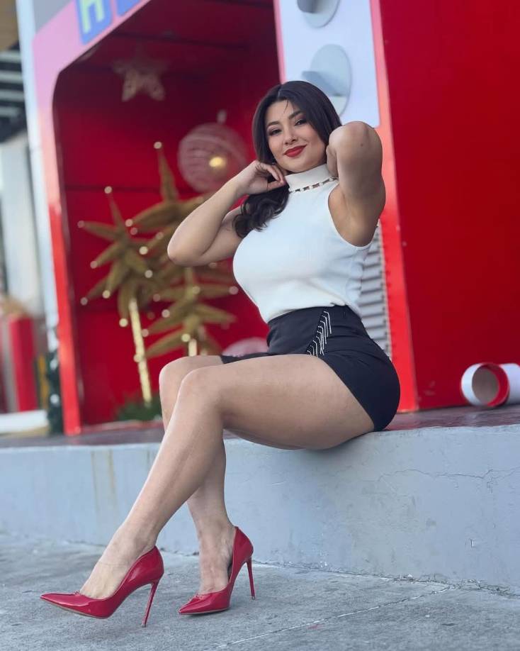 Milagro Flores es una presentadora de televisión, que labora para HCH, con sede en Tegucigalpa. Su visita con su supuesto novio no pasó desapercibida en la Capital Industrial.