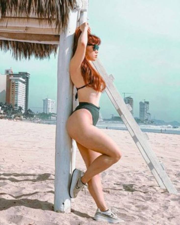 'Días felices, llenos de tranquilidad e inspiración', escribió junto a esta imagen en la que sale posando con un bikini en el que muestra sus atributos, provocando la división de comentarios, muchas felicitaciones pero también críticas que habría estado eliminando.