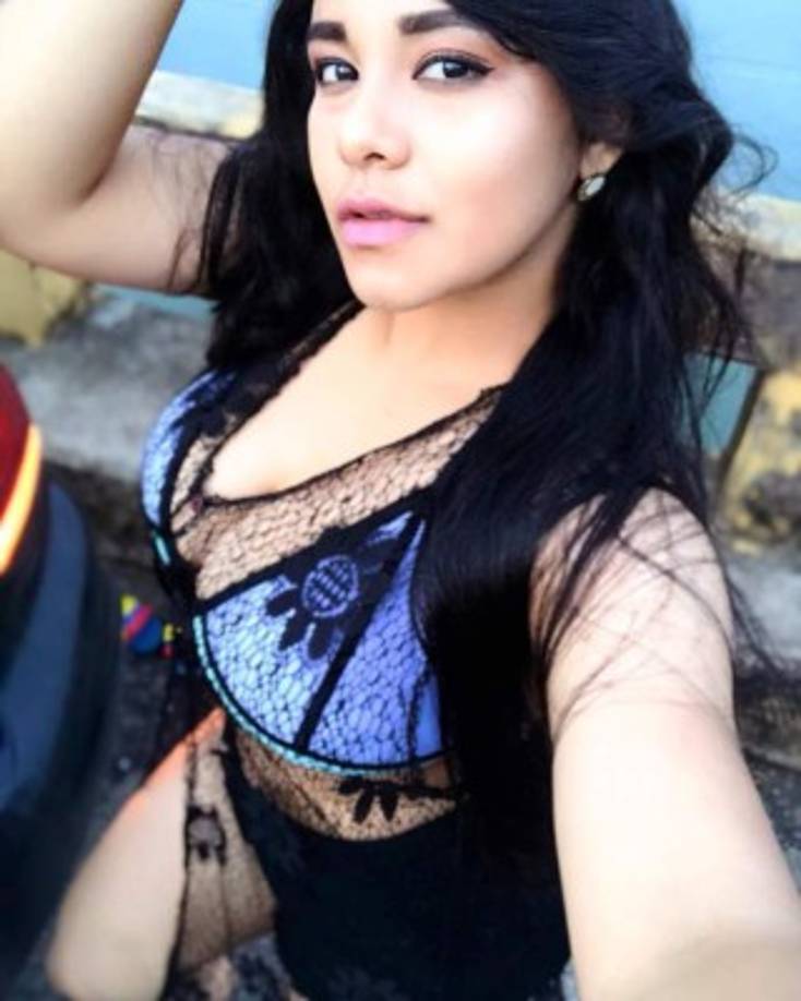 'Yo disfruto pero con la pelota, me encanta el fútbol, no lo cambio por nada', dice la bella joven.