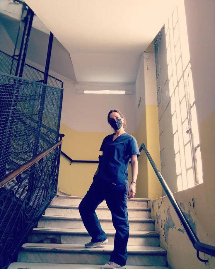 “Los extranjeros ven cómo nosotros, los argentinos, nos rendimos ante sus buenos modales. Sin embargo, ellos también esconden un demonio que no es el de la soberbia como nosotros, sino el de la astucia”, atacó mientras la gente la comenzó a atacar. También dedicó varias historias a los abogados de la querella, Fernando Burlando y Fabián Améndola. A este último, Melisa López le dijo “caradura” y que “los violentos son ellos”.