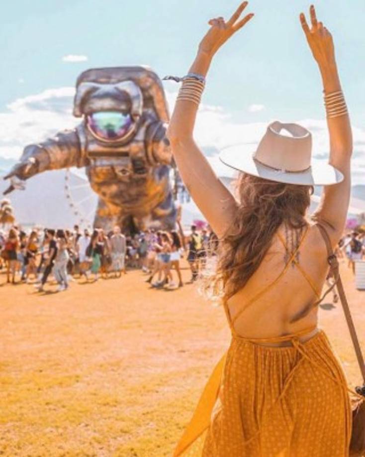 La opulencia y grandes marcas de ropa se unen con la música para crear magia entre los asistentes de Coachella.