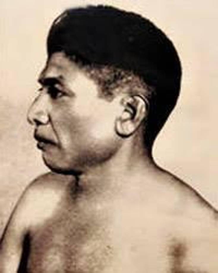 Este es el hombre que sirvió de modelo para el billete “desplumado” de 1974, un militar de las Fuerzas Armadas.La fotografía fue tomada por el hondureño Samuel Castillo Girón en el año de 1952. 