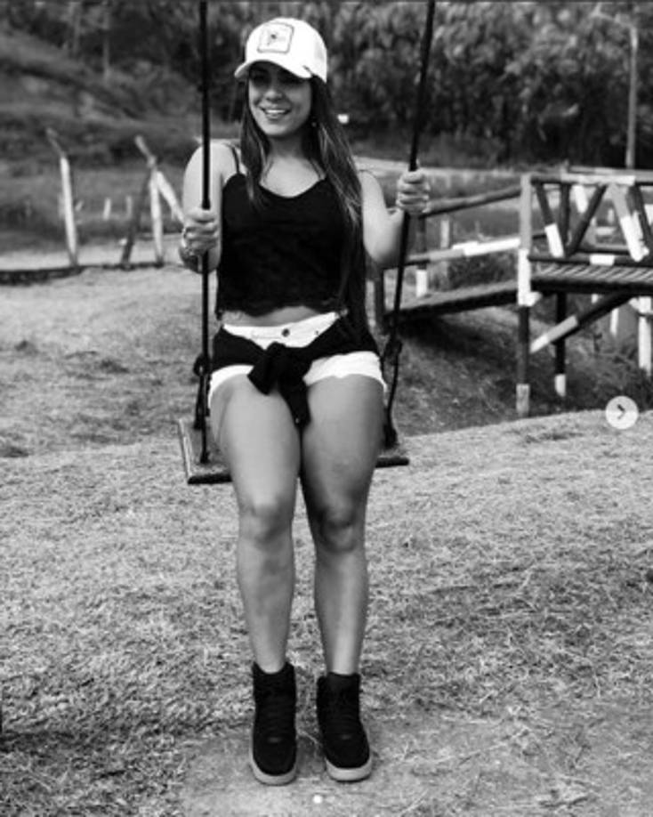 Hoy su pequeño retoño brilla en el fútbol mundial con apenas 19 años y ella es una orgullosa madre joven de apenas 33 abriles.