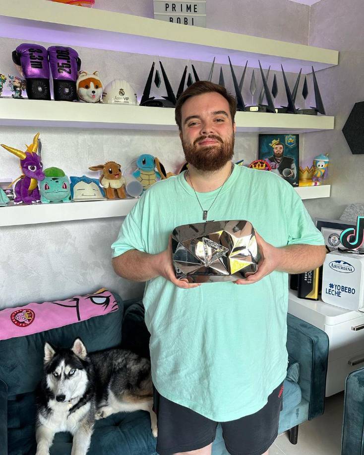 “Al parecer, el ojo derecho también lo tengo afectado. Es un problema real, bastante grave. Yo del ojo izquierdo veo un 10% y eso no lo voy a recuperar en la vida”, aseguró, visiblemente afligido, tras acudir a un Neuro Oftalmólogo.