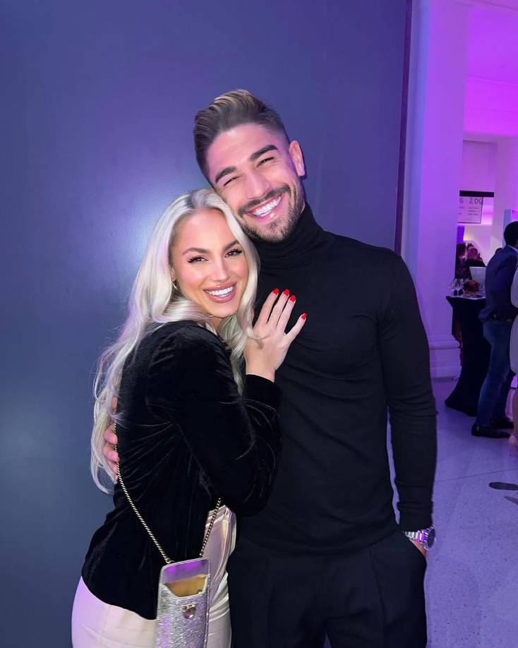 “Hay muchas buenas jugadoras entre las mujeres, como (Ramona) Bachmann, pero mi jugador favorito absoluto es Cristiano Ronaldo porque es muy disciplinado. Creo que es súper importante que lo des todo en el deporte y tengas una buena mentalidad como él”, dijo Ana Maria.