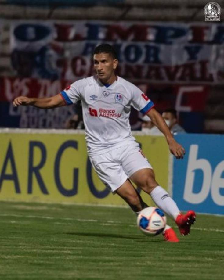 Johnny Leverón seguiría en el Olimpia. El defensa es otro de los jugadores que se quedó sin contrato, pero entra en los planes del entrenador Pedro Troglio para continuar en el equipo.