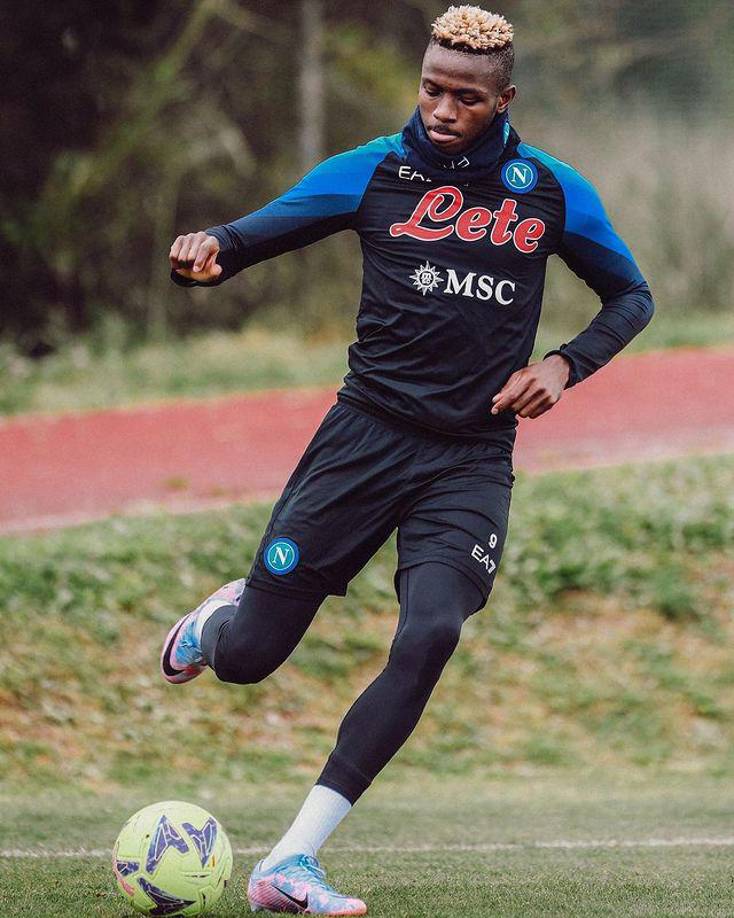 Asimismo Oliver Kahn expresó: “¿Osimhen por 150 M€? Sería un gran riesgo”. “Cuando se trata de una tarifa así, tenemos que hacer la pregunta: ¿el jugador te da una garantía por este dinero?. Eso sería un gran riesgo...”